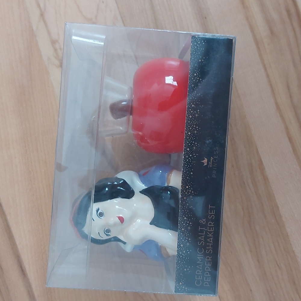 Ceramic Disney Snow White Salt & Pepper Shaker Set